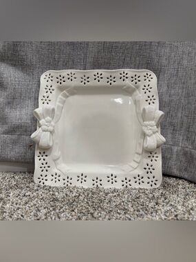 Grace’s Teaware White Ceramic Decorative Bow Square Serving Plate